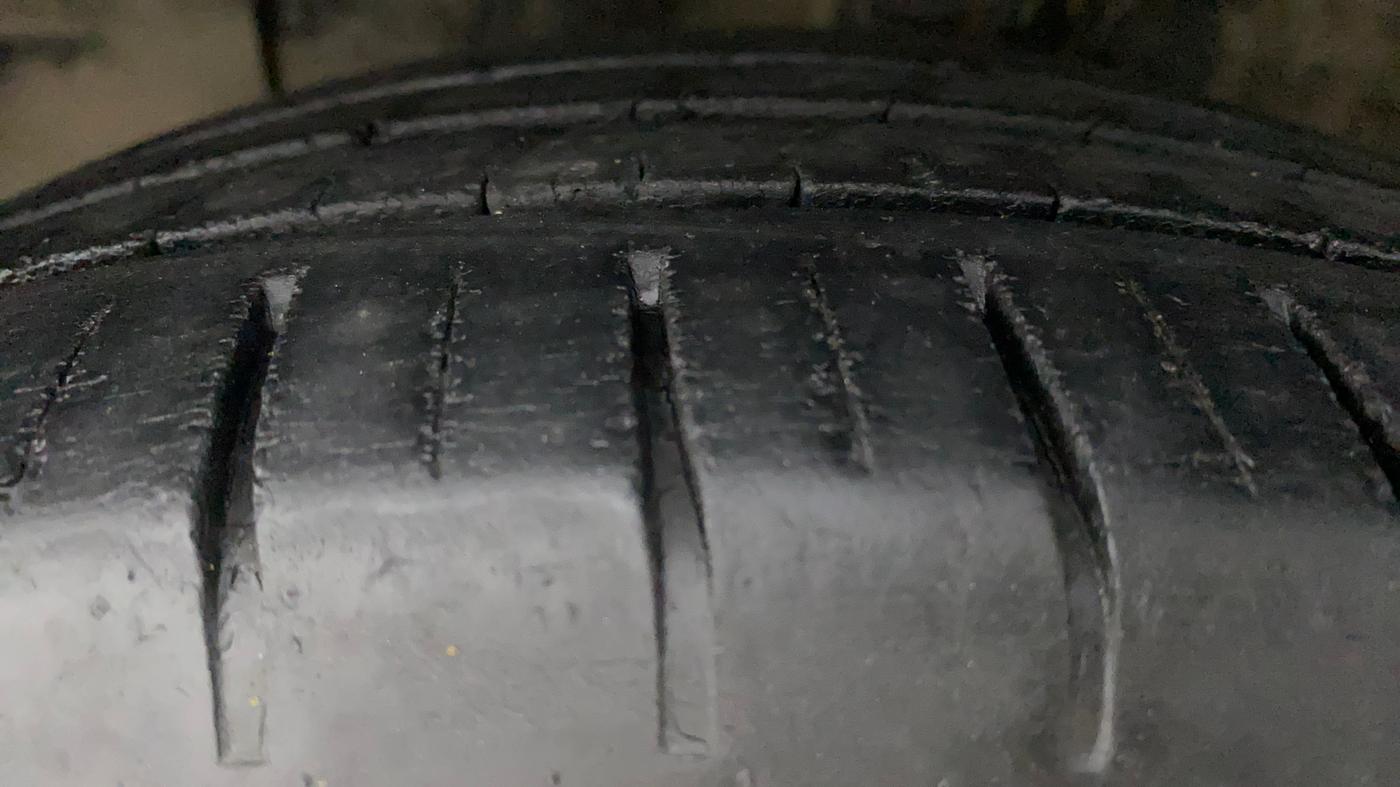2015 Hyundai Elite i20 ASTA 1.2 (O), Petrol, Manual, 39,511 km, Left Front Tyre Tread