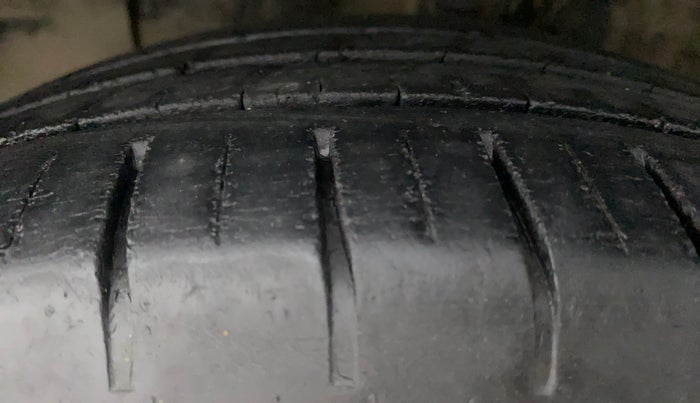 2015 Hyundai Elite i20 ASTA 1.2 (O), Petrol, Manual, 39,511 km, Left Front Tyre Tread