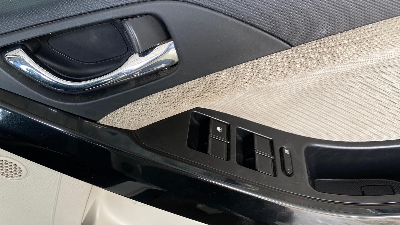 2023 Tata NEXON XZ PLUS DIESEL, Diesel, Manual, 71,131 km, Driver Side Door Panels Control
