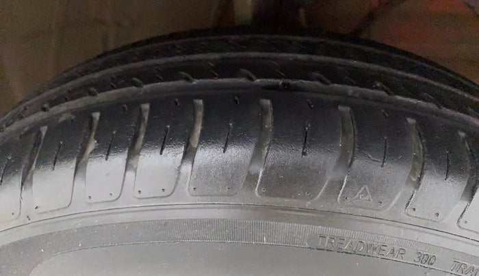 2021 Maruti Swift VXI, Petrol, Manual, 48,183 km, Right Front Tyre Tread