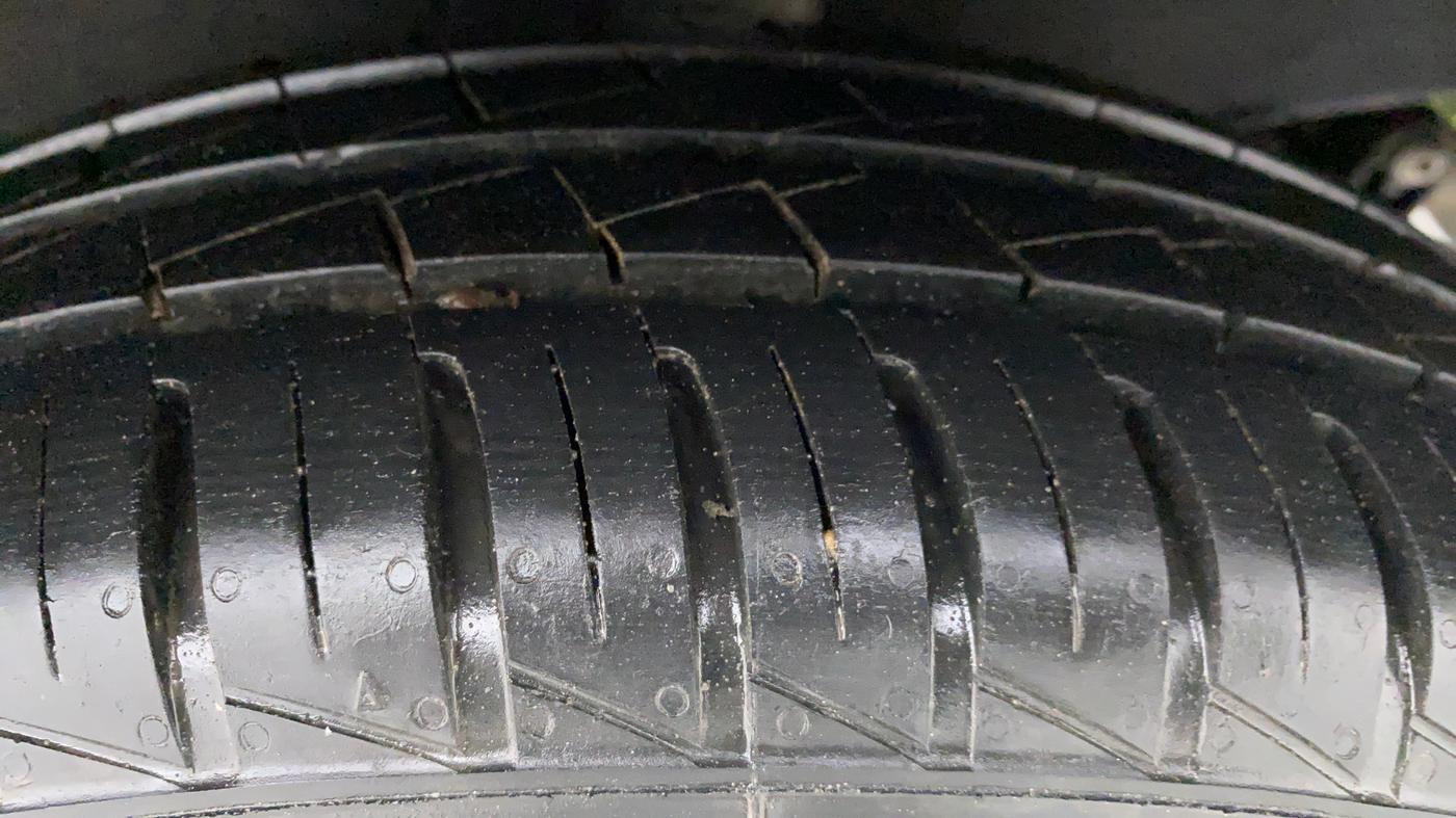 2019 Renault Kwid 1.0 RXT Opt, Petrol, Manual, 11,264 km, Left Rear Tyre Tread