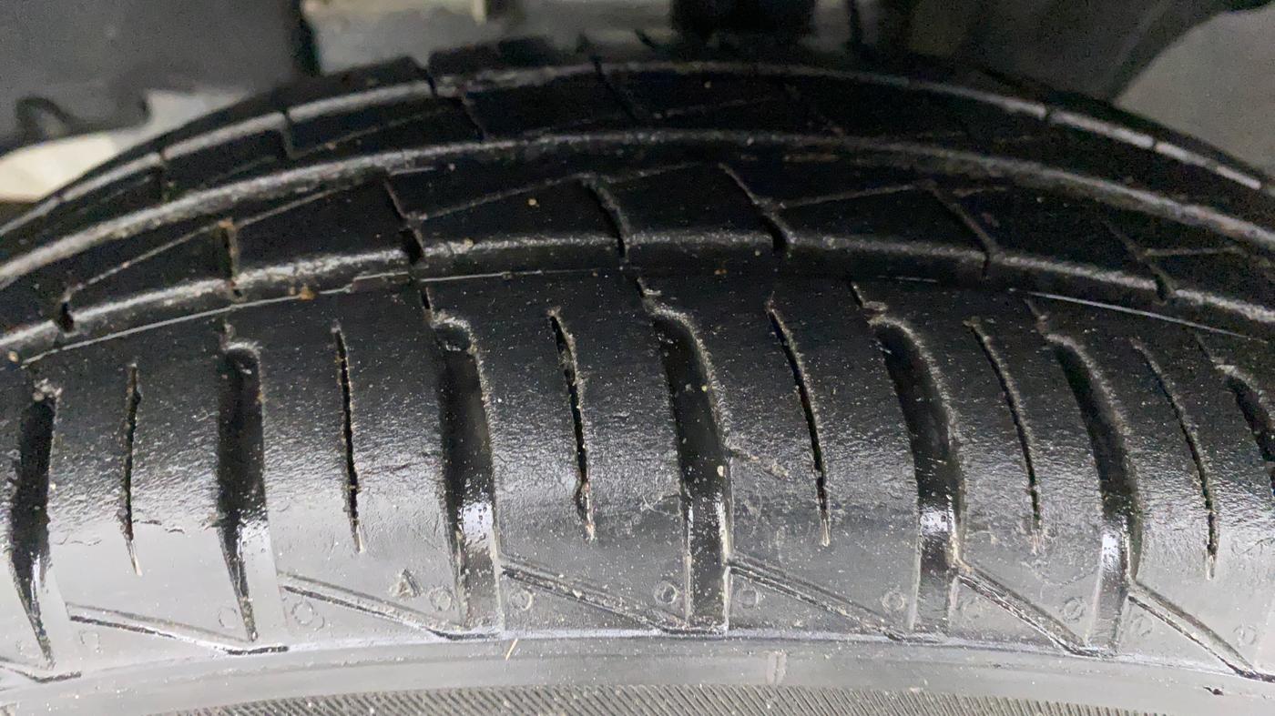 2019 Renault Kwid 1.0 RXT Opt, Petrol, Manual, 11,264 km, Left Front Tyre Tread