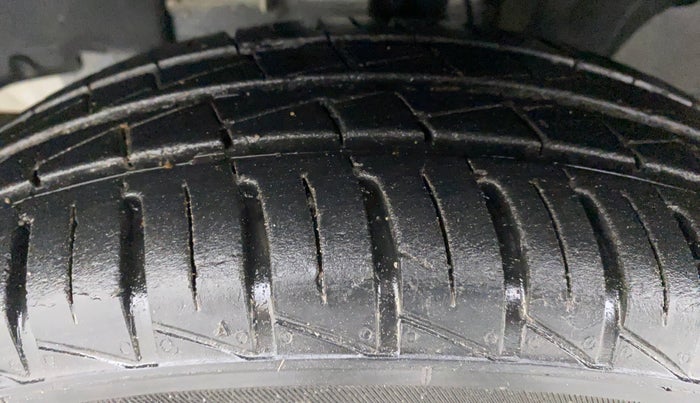 2019 Renault Kwid 1.0 RXT Opt, Petrol, Manual, 11,264 km, Left Front Tyre Tread