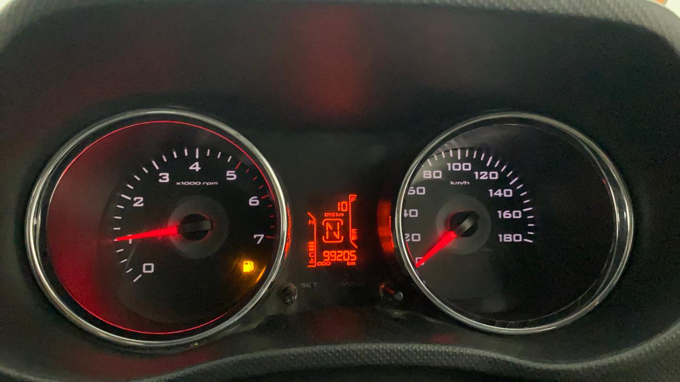 2015 Mahindra TUV300 T8 AMT, Diesel, Automatic, 99,195 km, Odometer Image