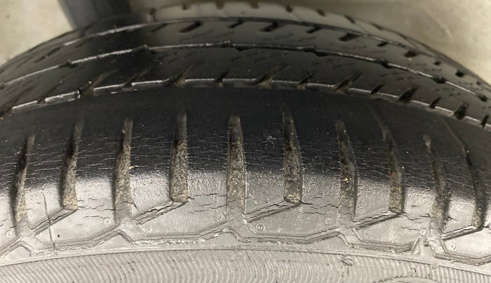 2012 Honda Jazz 1.2 X I VTEC, Petrol, Manual, 25,476 km, Right Rear Tyre Tread