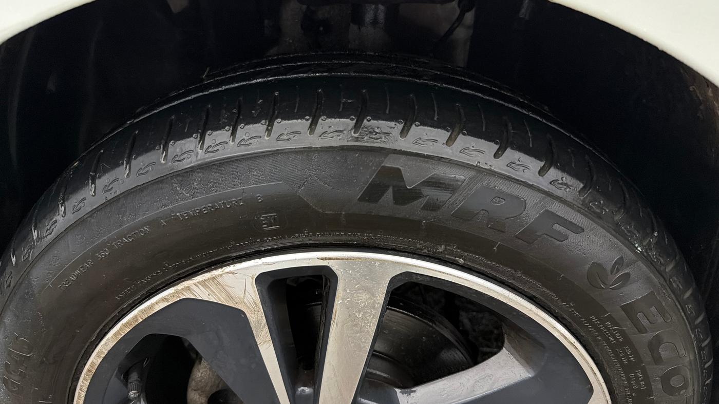 2024 Tata ALTROZ XZA, Petrol, Automatic, 40,033 km, Left Front Tyre Tread