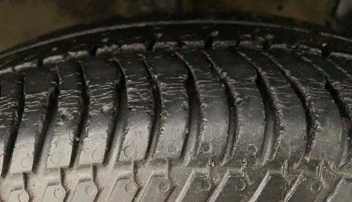 2012 Maruti Swift VDI, Diesel, Manual, 66,940 km, Right Front Tyre Tread