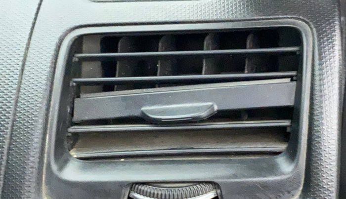 2012 Maruti Swift VDI, Diesel, Manual, 66,940 km, AC Unit - Front vent has minor damage