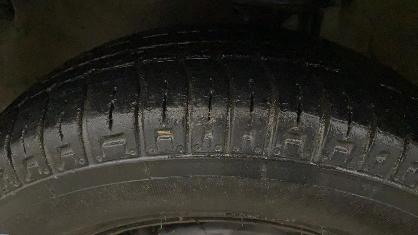 2015 Maruti Alto 800 LXI, Petrol, Manual, 55,706 km, Left Front Tyre Tread