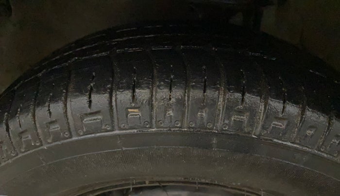 2015 Maruti Alto 800 LXI, Petrol, Manual, 55,706 km, Left Front Tyre Tread