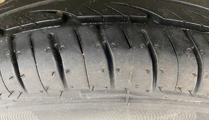 2014 Maruti Alto 800 LXI, Petrol, Manual, 32,282 km, Left Rear Tyre Tread