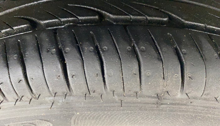 2014 Maruti Alto 800 LXI, Petrol, Manual, 32,282 km, Right Front Tyre Tread