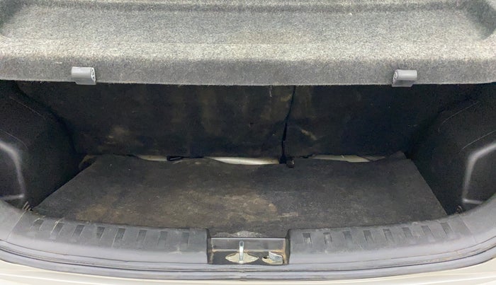 2016 Maruti Swift LXI (O), Petrol, Manual, 49,414 km, Boot Inside