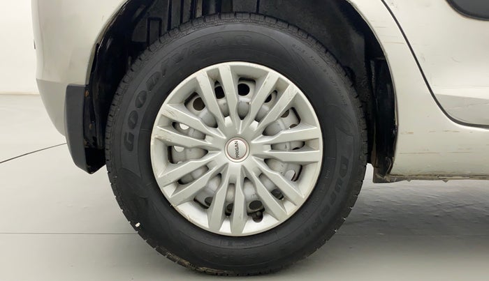 2016 Maruti Swift LXI (O), Petrol, Manual, 49,414 km, Right Rear Wheel