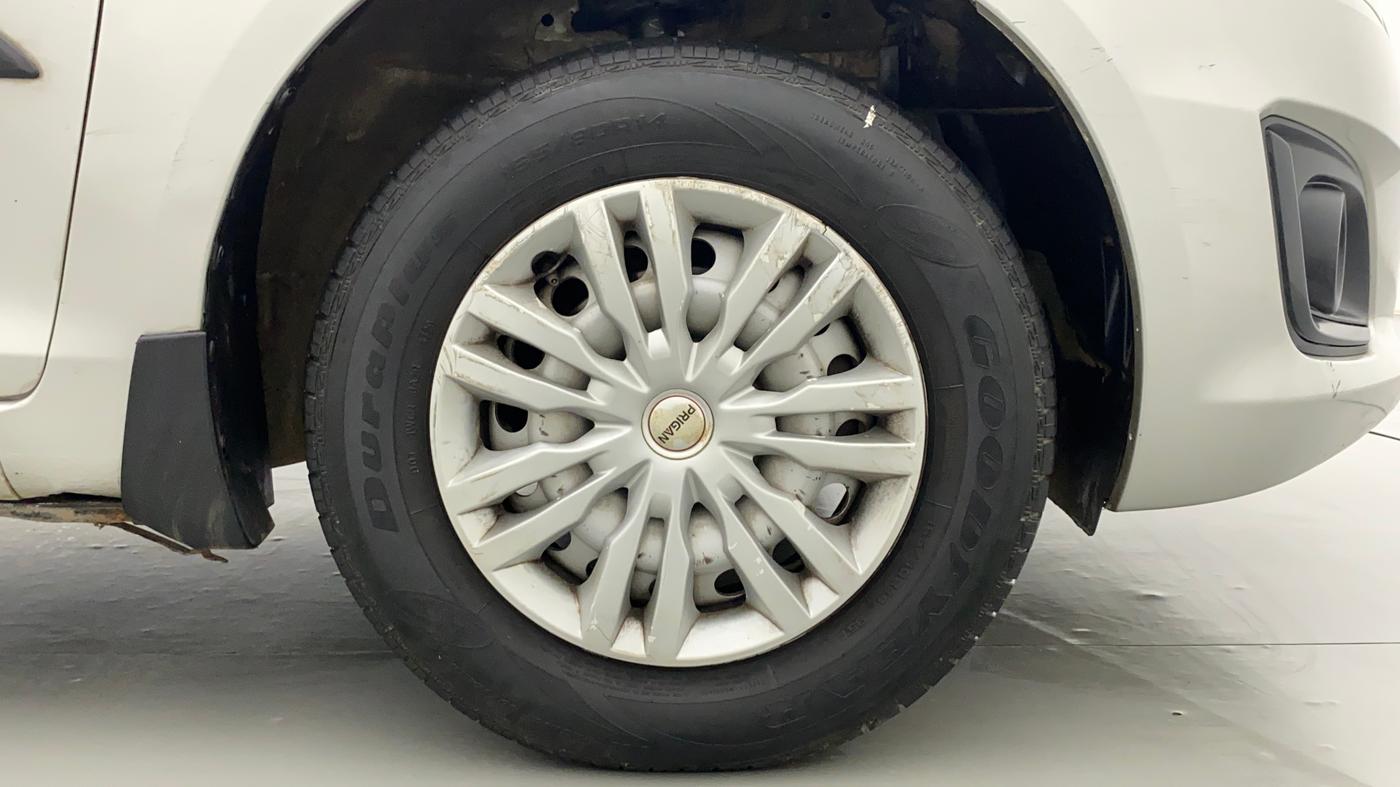 2016 Maruti Swift LXI (O), Petrol, Manual, 49,414 km, Right Front Wheel