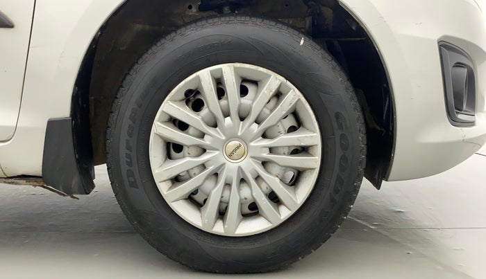 2016 Maruti Swift LXI (O), Petrol, Manual, 49,414 km, Right Front Wheel