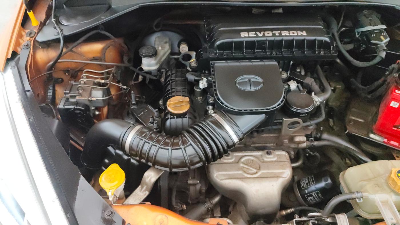 2017 Tata Tiago XZA PETROL, Petrol, Automatic, 1,02,151 km, Engine View - Right