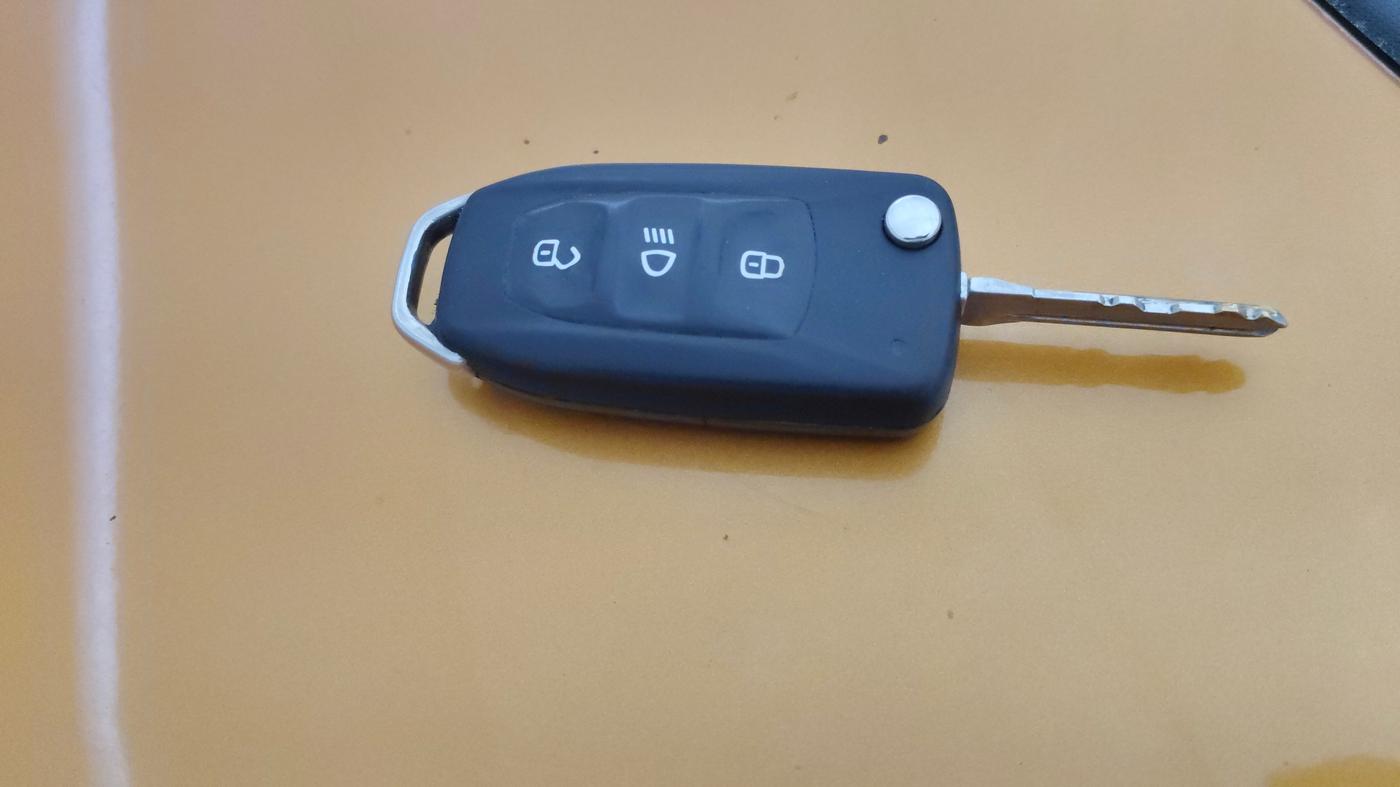 2017 Tata Tiago XZA PETROL, Petrol, Automatic, 1,02,151 km, Key Close Up