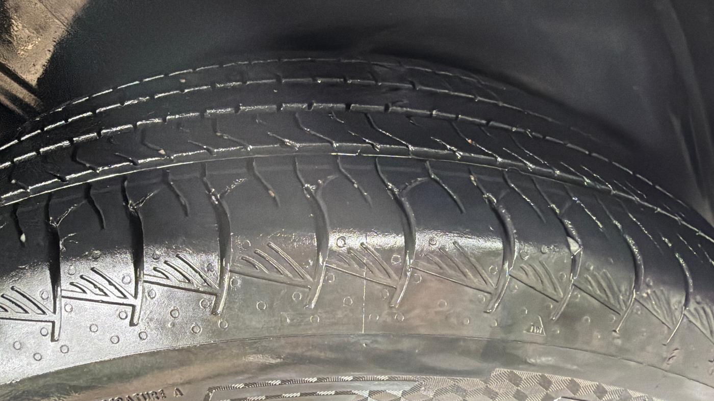 2023 Toyota URBAN CRUISER HYRYDER V AT NEO DRIVE, Petrol, Automatic, 53,303 km, Right Rear Tyre Tread
