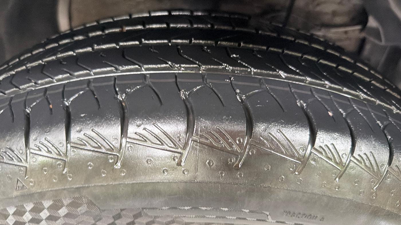 2023 Toyota URBAN CRUISER HYRYDER V AT NEO DRIVE, Petrol, Automatic, 53,303 km, Right Front Tyre Tread