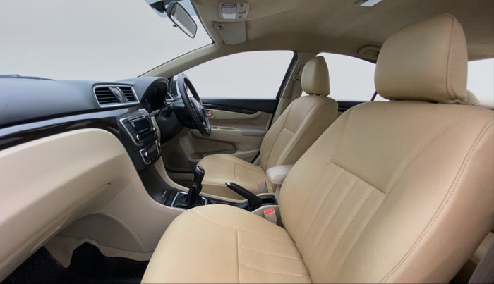 2015 Maruti Ciaz VXI PLUS, Petrol, Manual, 43,288 km, Right Side Front Door Cabin