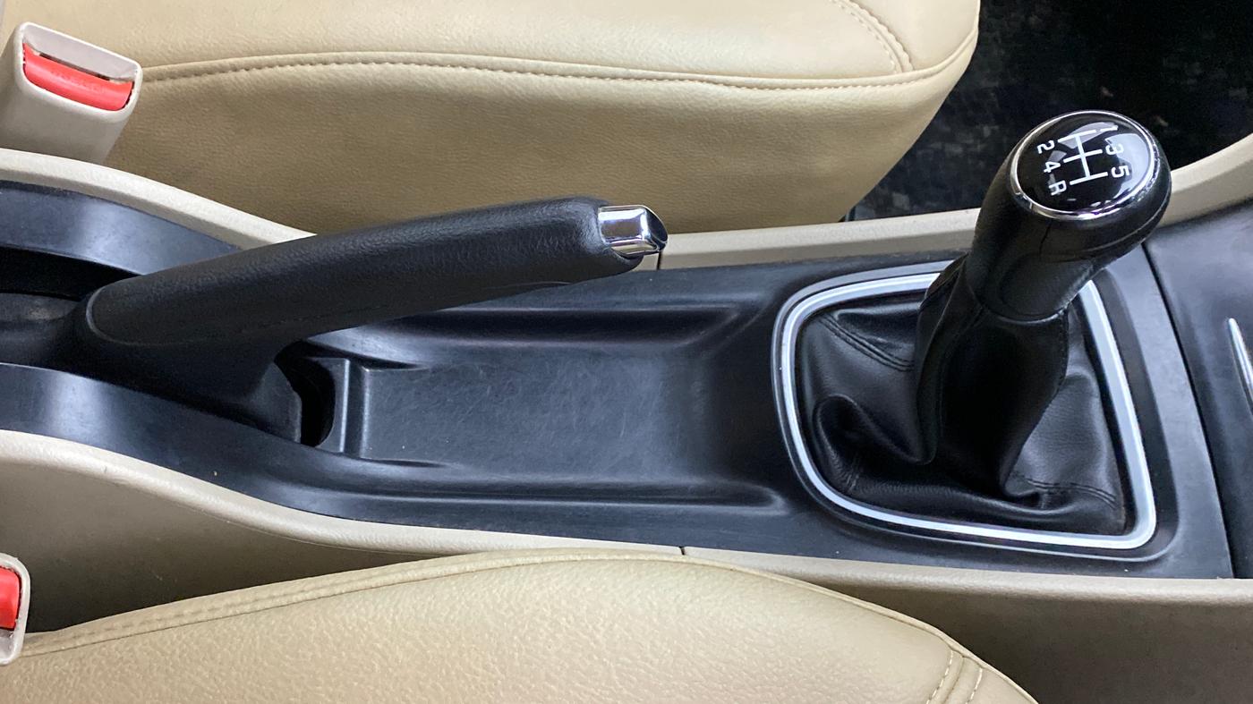 2015 Maruti Ciaz VXI PLUS, Petrol, Manual, 43,288 km, Gear Lever