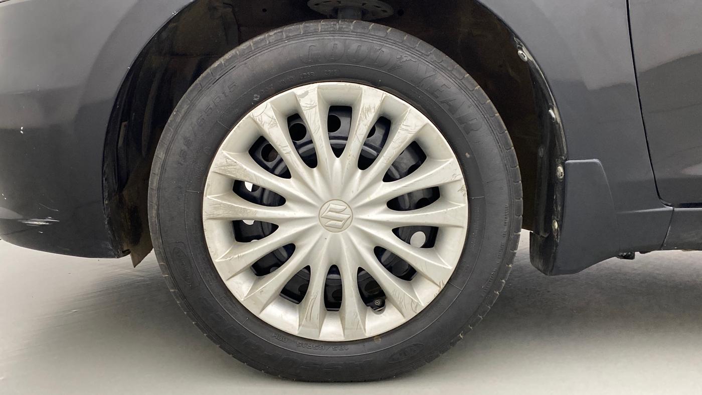 2015 Maruti Ciaz VXI PLUS, Petrol, Manual, 43,288 km, Left Front Wheel