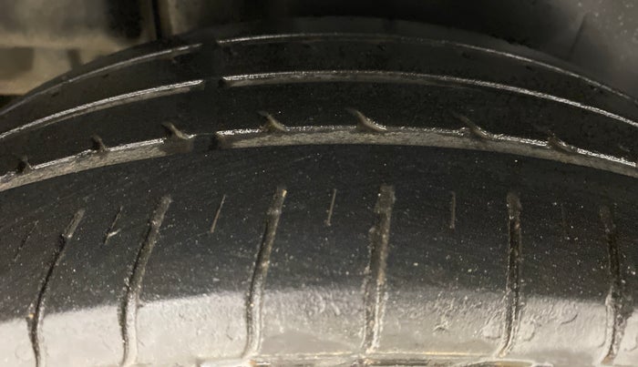 2015 Maruti Ciaz VXI PLUS, Petrol, Manual, 43,288 km, Right Rear Tyre Tread