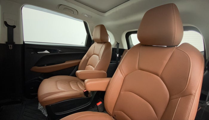 2021 MG HECTOR PLUS SHARP CVT, Petrol, Automatic, 9,602 km, Right Side Rear Door Cabin