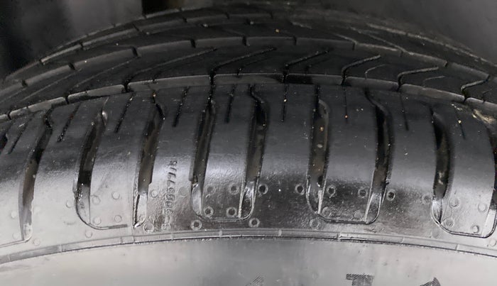 2021 MG HECTOR PLUS SHARP CVT, Petrol, Automatic, 9,602 km, Right Rear Tyre Tread