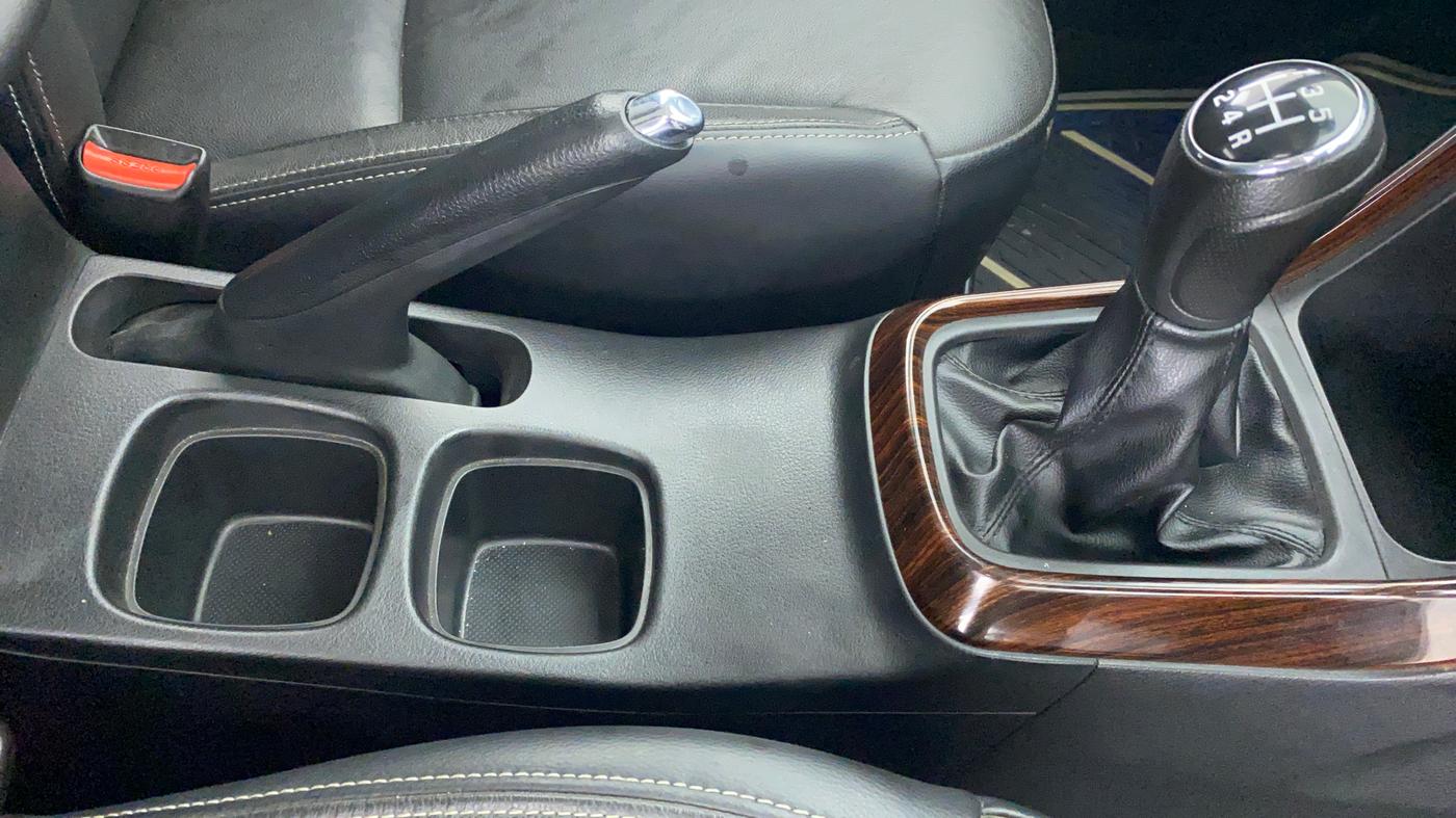 2020 Maruti S Cross ALPHA 1.5 SMART HYBRID, Petrol, Manual, 15,746 km, Gear Lever