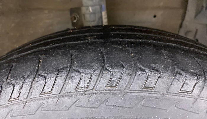 2017 Maruti Swift VXI, Petrol, Manual, 52,858 km, Right Front Tyre Tread
