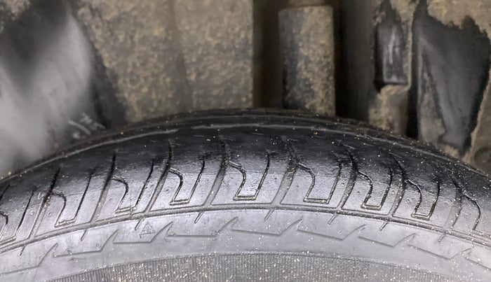 2017 Maruti Swift VXI, Petrol, Manual, 52,858 km, Left Rear Tyre Tread