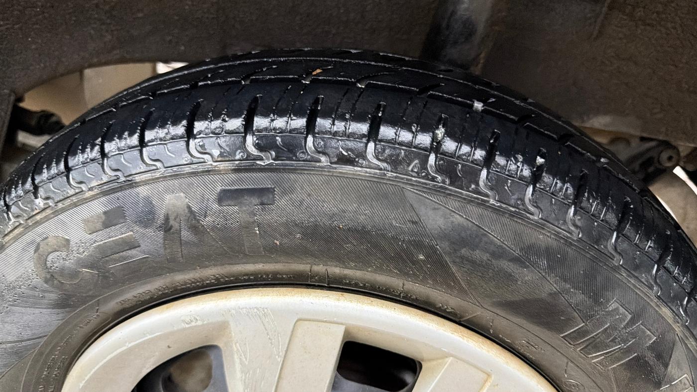 2016 Renault Kwid RXL, Petrol, Manual, 74,802 km, Left Rear Tyre Tread