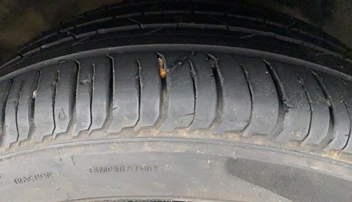 2020 Hyundai NEW I20 SPORTZ 1.2 AT, Petrol, Automatic, 11,788 km, Right Front Tyre Tread