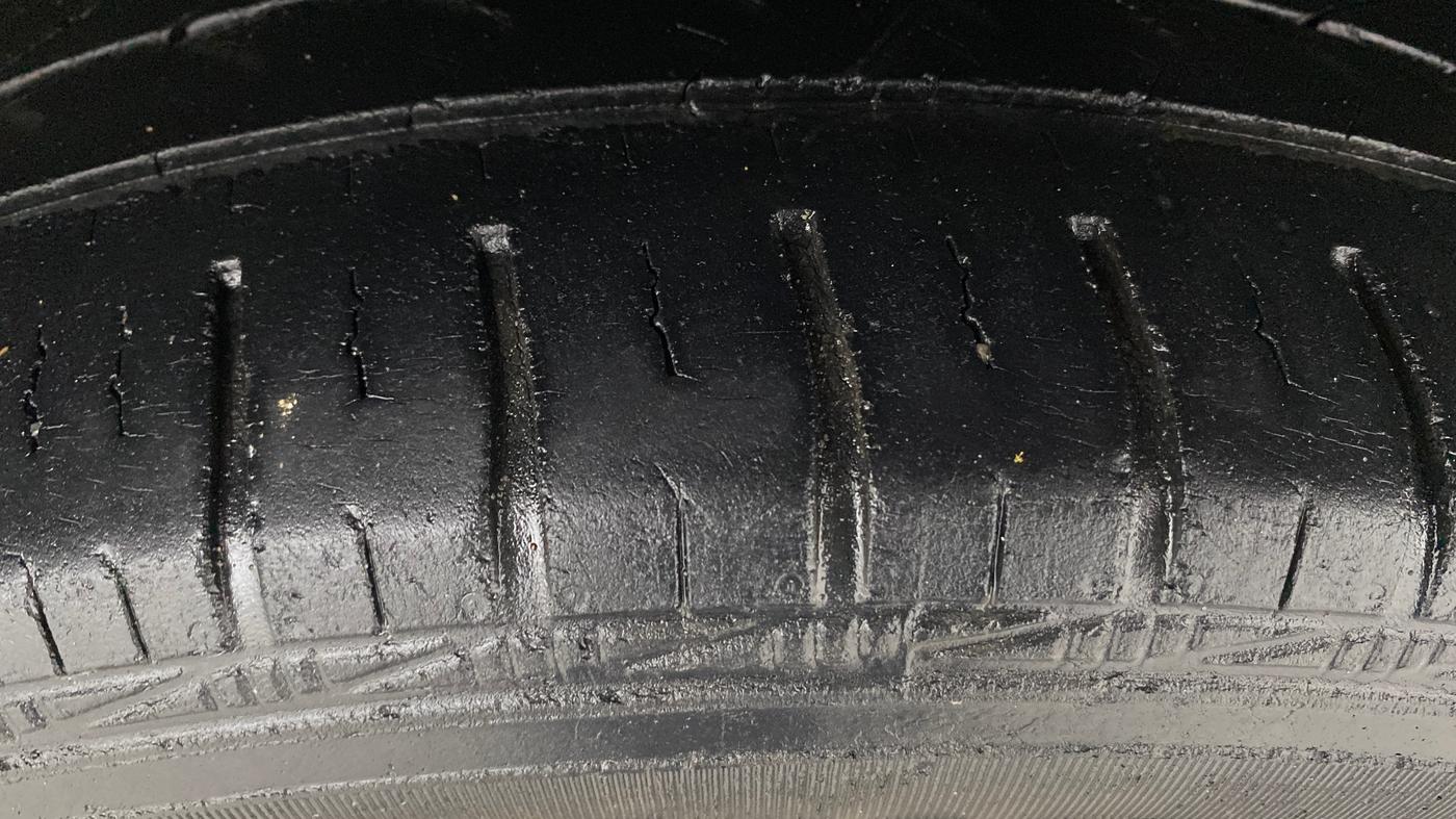 2017 Maruti Swift ZXI, Petrol, Manual, 59,396 km, Left Rear Tyre Tread