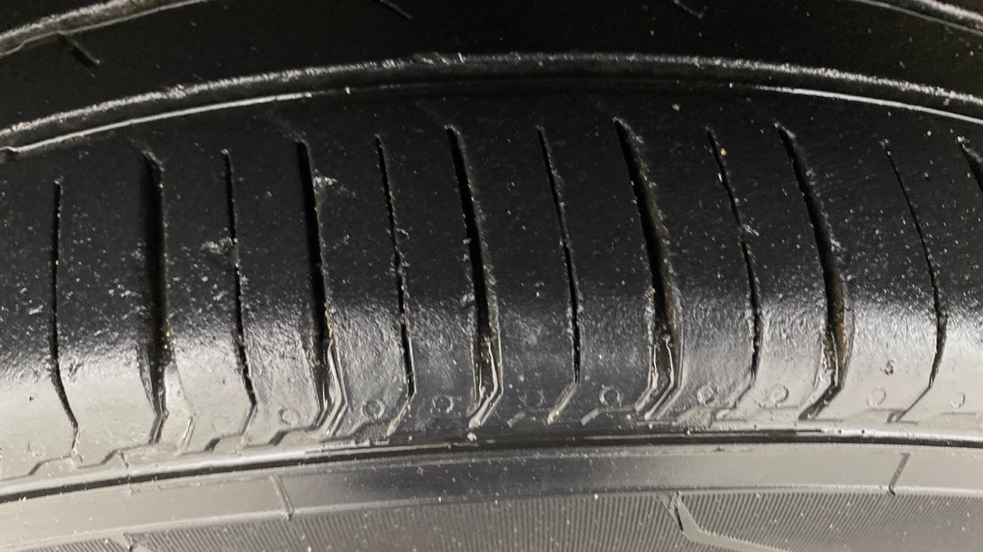 2017 Maruti Swift ZXI, Petrol, Manual, 59,396 km, Left Front Tyre Tread
