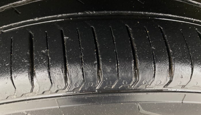 2017 Maruti Swift ZXI, Petrol, Manual, 59,813 km, Left Front Tyre Tread