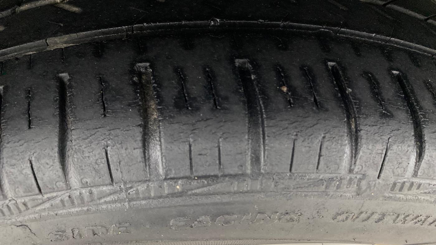 2017 Maruti Swift ZXI, Petrol, Manual, 59,396 km, Right Rear Tyre Tread