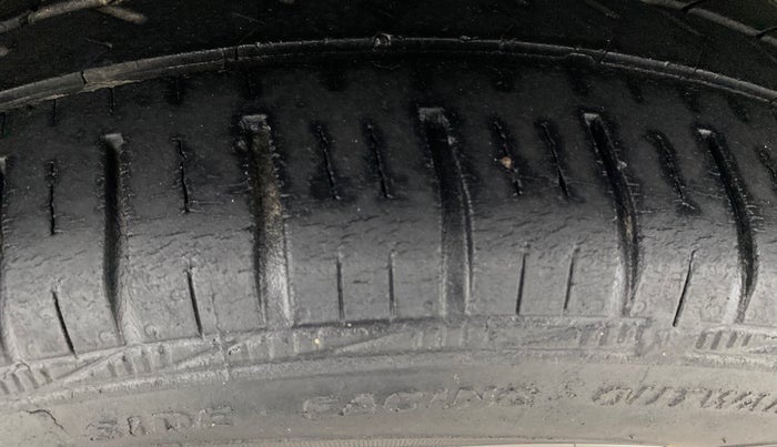 2017 Maruti Swift ZXI, Petrol, Manual, 59,813 km, Right Rear Tyre Tread