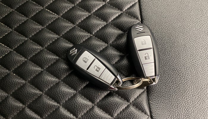 2017 Maruti Swift ZXI, Petrol, Manual, 59,813 km, Key Close Up