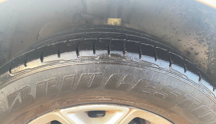 2016 Ford Ecosport TITANIUM 1.5L DIESEL, Diesel, Manual, 1,13,501 km, Right Front Tyre Tread