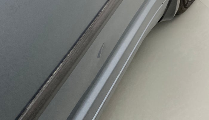 2011 Maruti Swift VXI, Petrol, Manual, 20,576 km, Driver-side door - Slightly dented