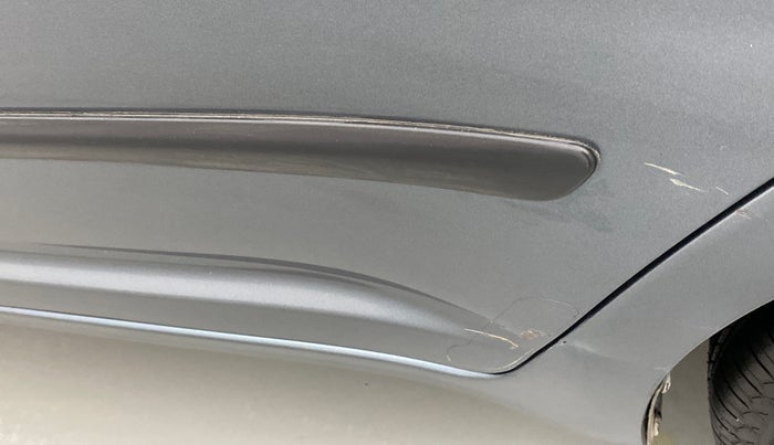 2011 Maruti Swift VXI, Petrol, Manual, 20,576 km, Rear left door - Slightly dented