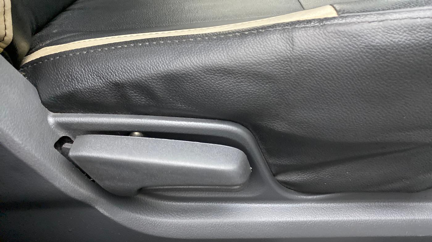 2011 Maruti Swift VXI, Petrol, Manual, 20,576 km, Driver Side Adjustment Panel