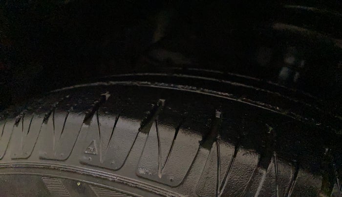 2018 Maruti Vitara Brezza ZDI, Diesel, Manual, 75,896 km, Left Front Tyre Tread