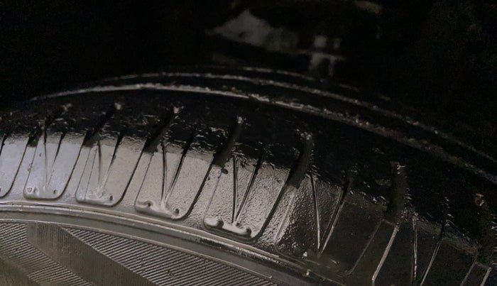 2018 Maruti Vitara Brezza ZDI, Diesel, Manual, 75,896 km, Right Front Tyre Tread