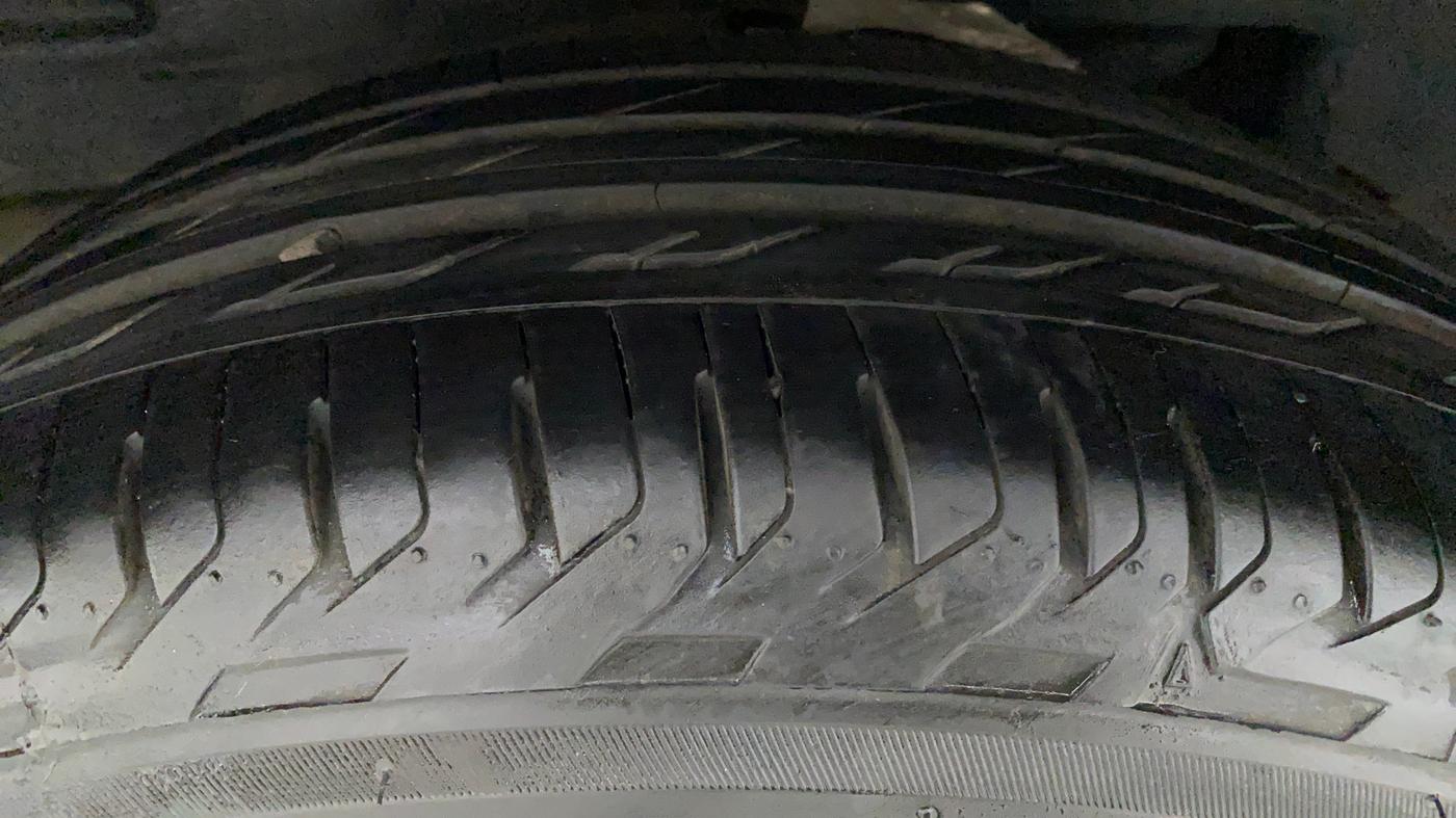 2016 Toyota Corolla Altis G, Petrol, Manual, 80,498 km, Right Rear Tyre Tread