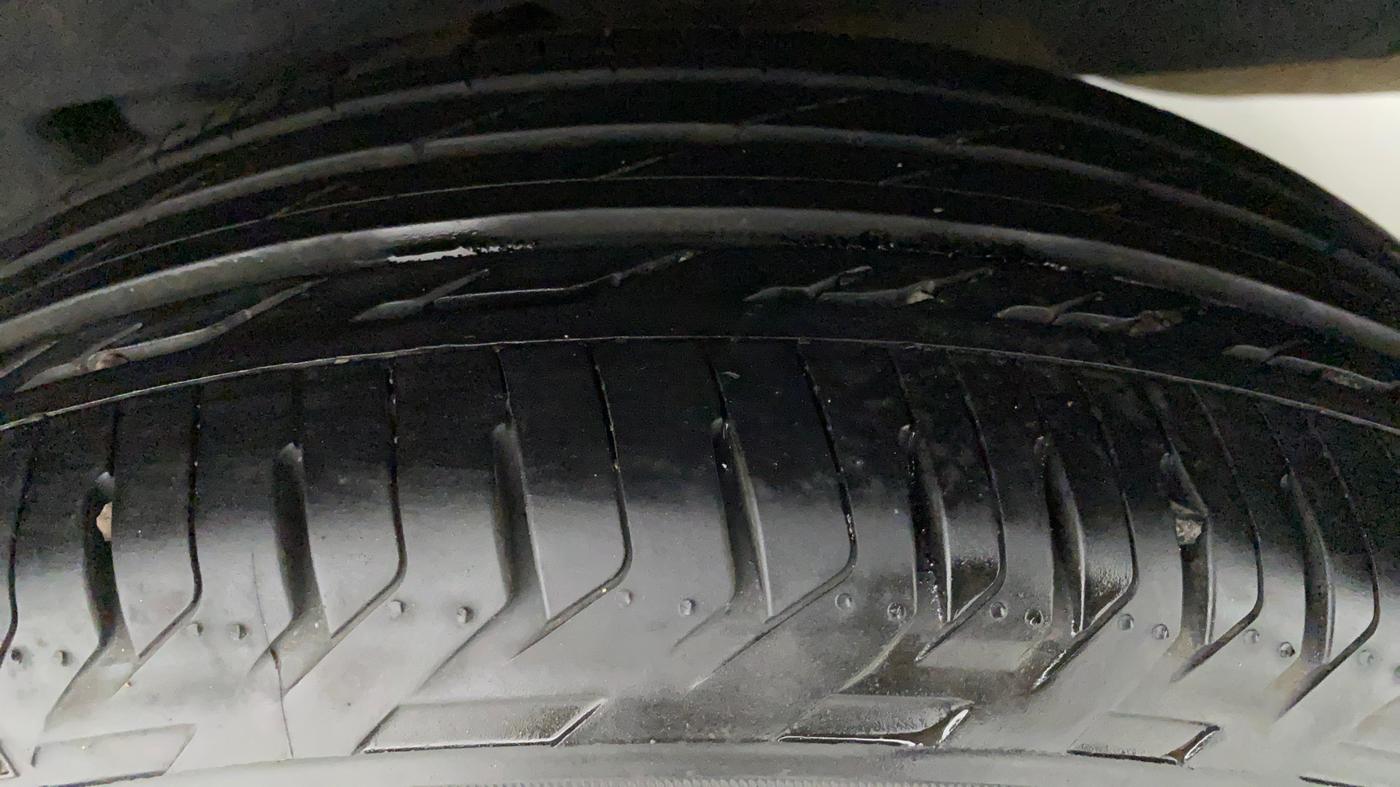 2016 Toyota Corolla Altis G, Petrol, Manual, 80,498 km, Left Rear Tyre Tread