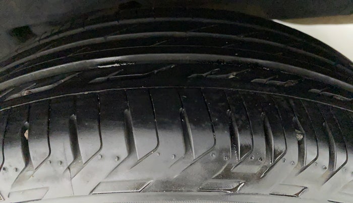 2016 Toyota Corolla Altis G, Petrol, Manual, 80,498 km, Left Rear Tyre Tread